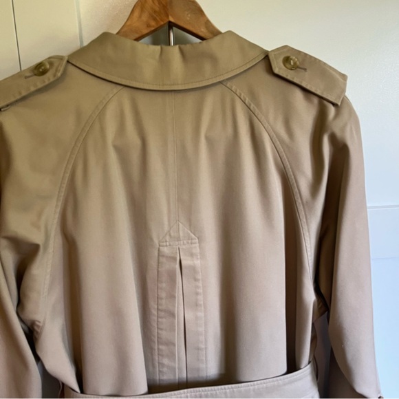 Burberry Classic Tan Trench Coat - Picture 7 of 10